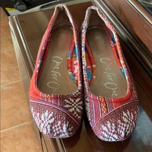 TOMS Flats